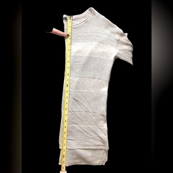 romeo & Juliet Couture, women’s gray tunic sweater, size small - Picture 7 of 7